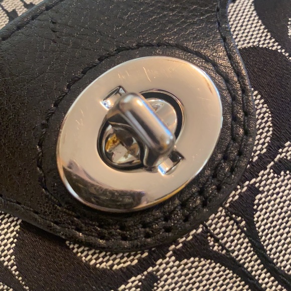 Coach Black Signature pattern crossbody bag - Picture 5 of 11